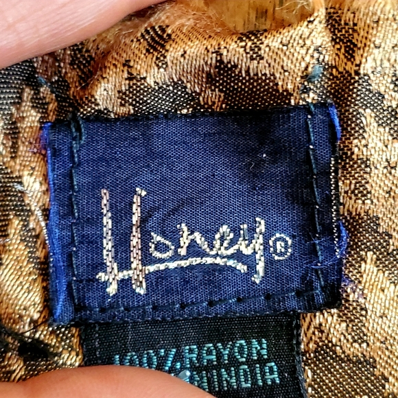 Beautiful Gold & Brown Houndstooth Silk Scarf - Picture 6 of 7